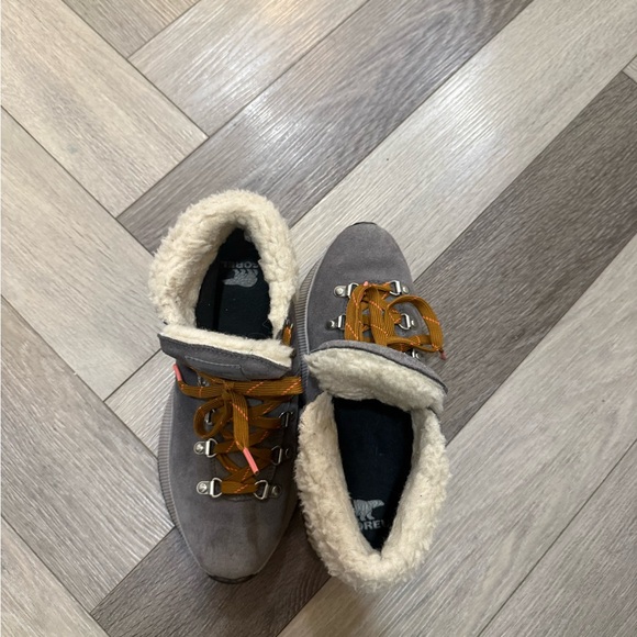 Sorel Gray Sherpa Lined Lace-Up Boots | Winter Hiking Snow - Picture 2 of 7